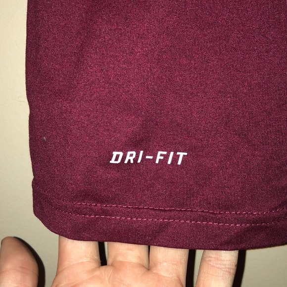 nike maroon athletic tshirt - Picture 4 of 5
